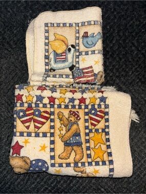 Teresa Kogut vintage Americana bear themed hand towel and wash cloth set.